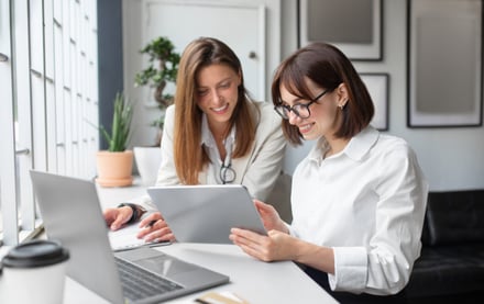 SMB employees discussing new technology