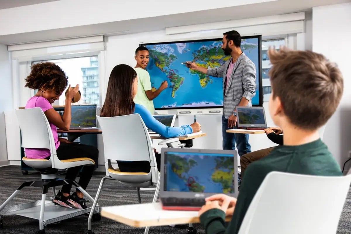 classroom-interactive-world-map-smart-board-education