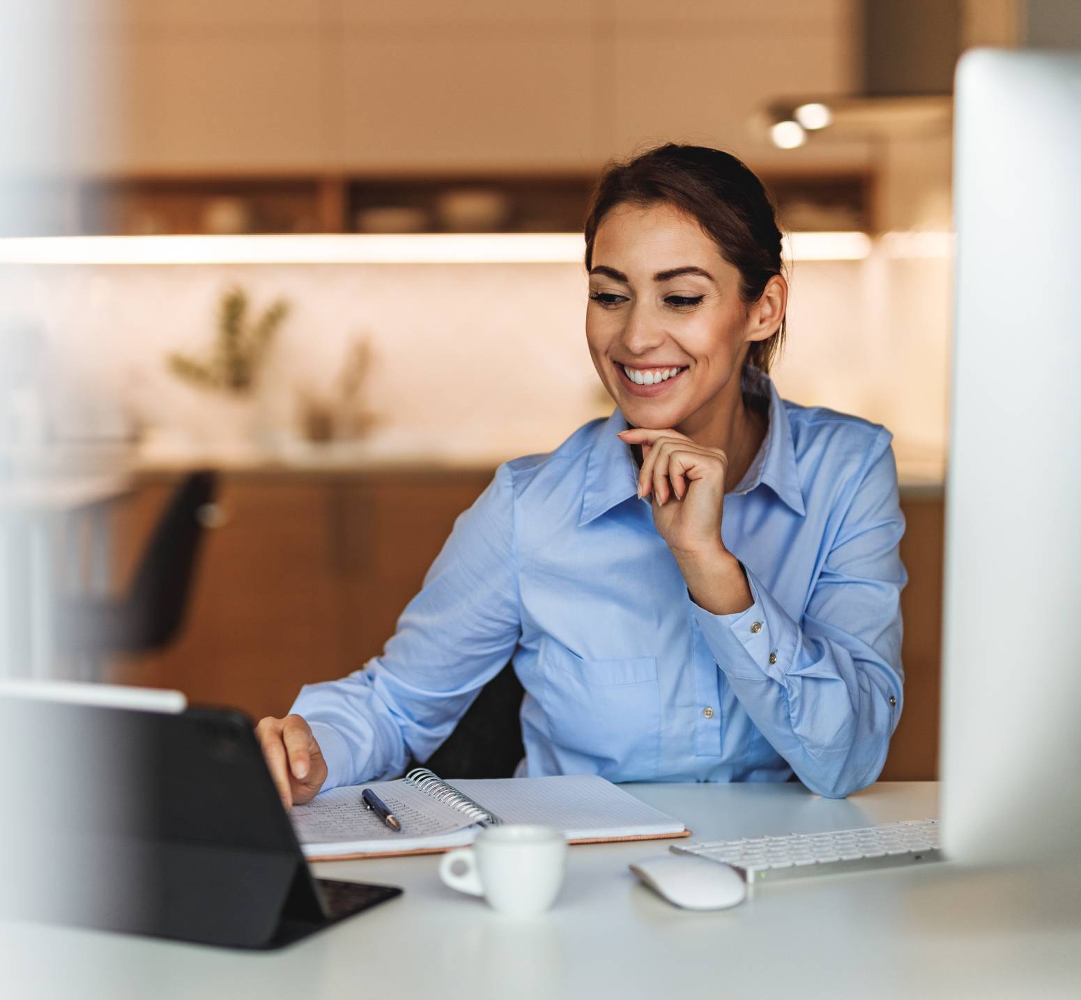 lady on laptop